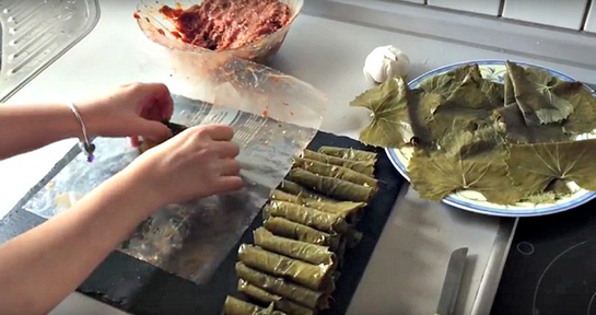 Poşetle Yaprak Sarma Tarifi ve Malzemeleri